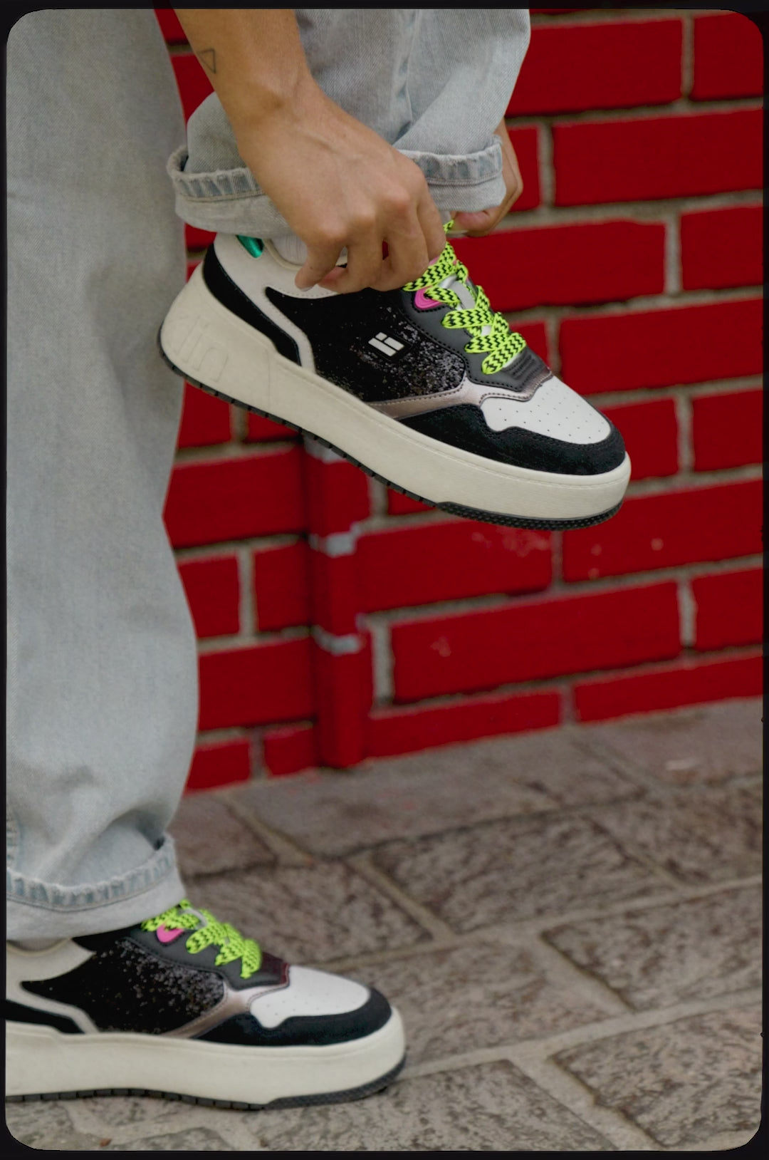 Load video: Court Flag Glitter Black