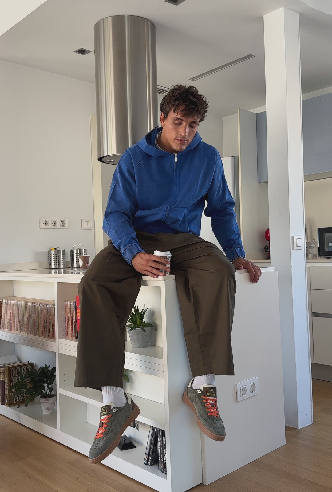 Load video: Rebel Basic Flag Olive Green