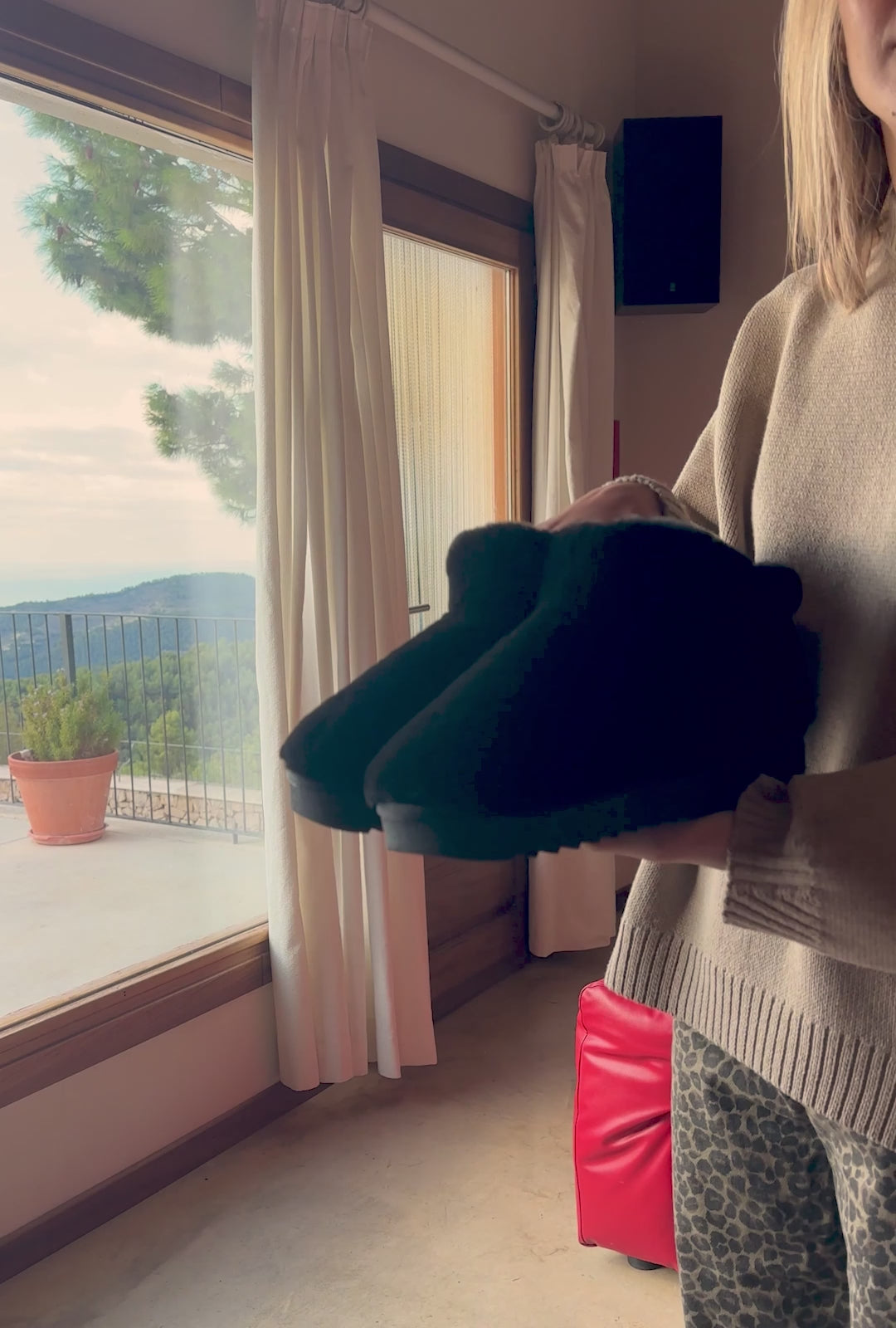 Charger la vidéo : Nordic Full Fur Black